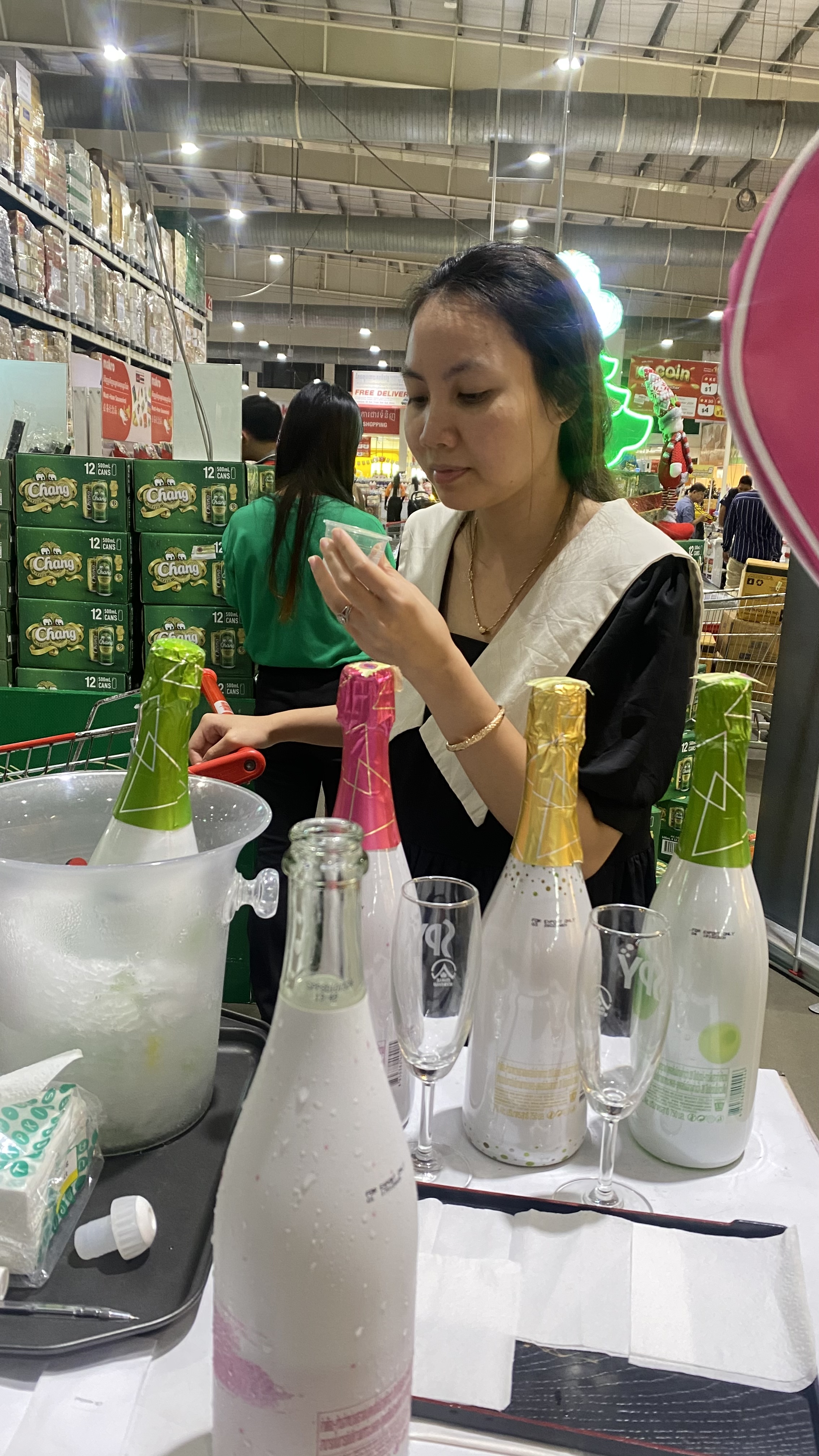 Sparkling Fruit Wine Testing Success at Makro Market Day 3 Highlights - Image 12